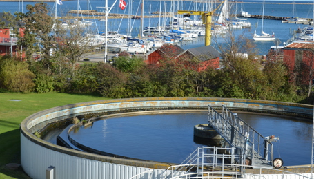 Tank ved Frederikshavn Renseanlæg og udsigt over havn Tank ved Frederikshavn Renseanlæg og udsigt over havn