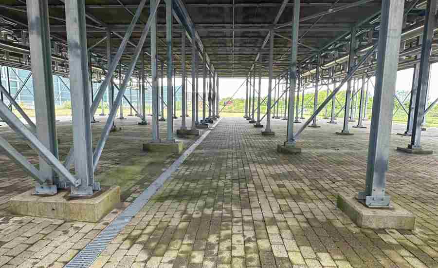 Rist under varmepumpens blæsere, der opsamler vandet.