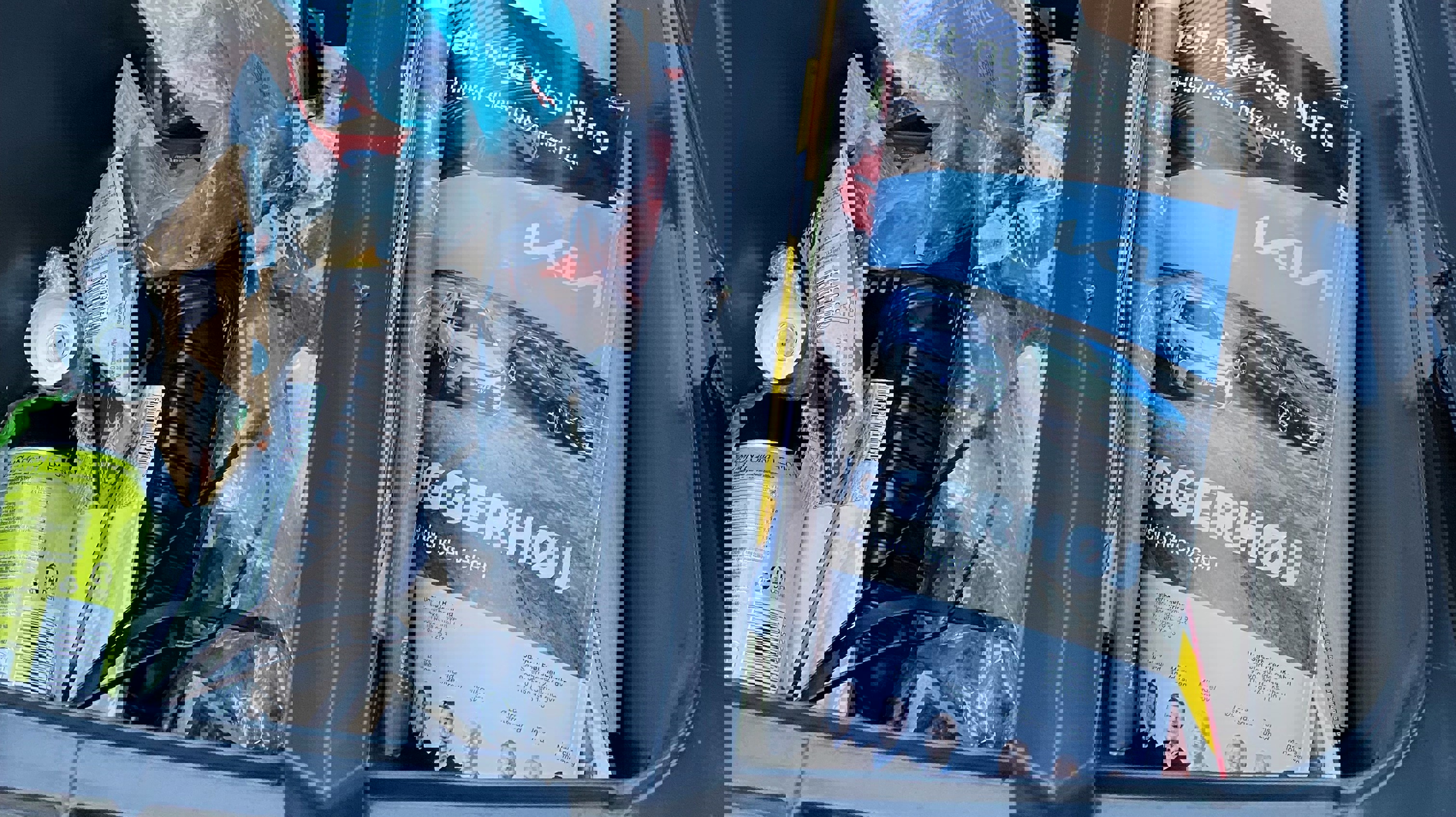 Affaldsbeholder med sortering af plast, kartoner, metal og pap og papir Affaldsbeholder med sortering af plast, kartoner, metal og pap og papir