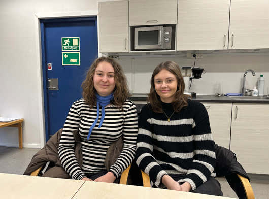 Simone t.v. og Josefine t.h.